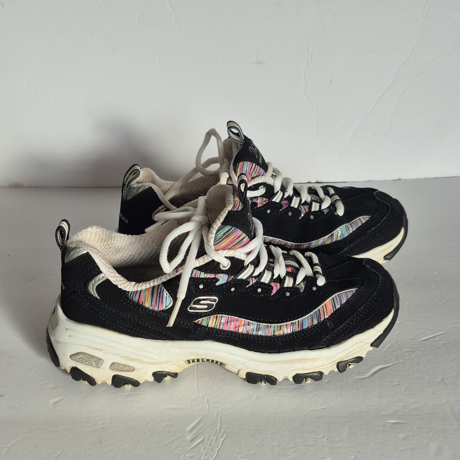 SKECHERS D’Lites Women’s Low Top Sneaker Black/Multicolor Striped Lace-Up
