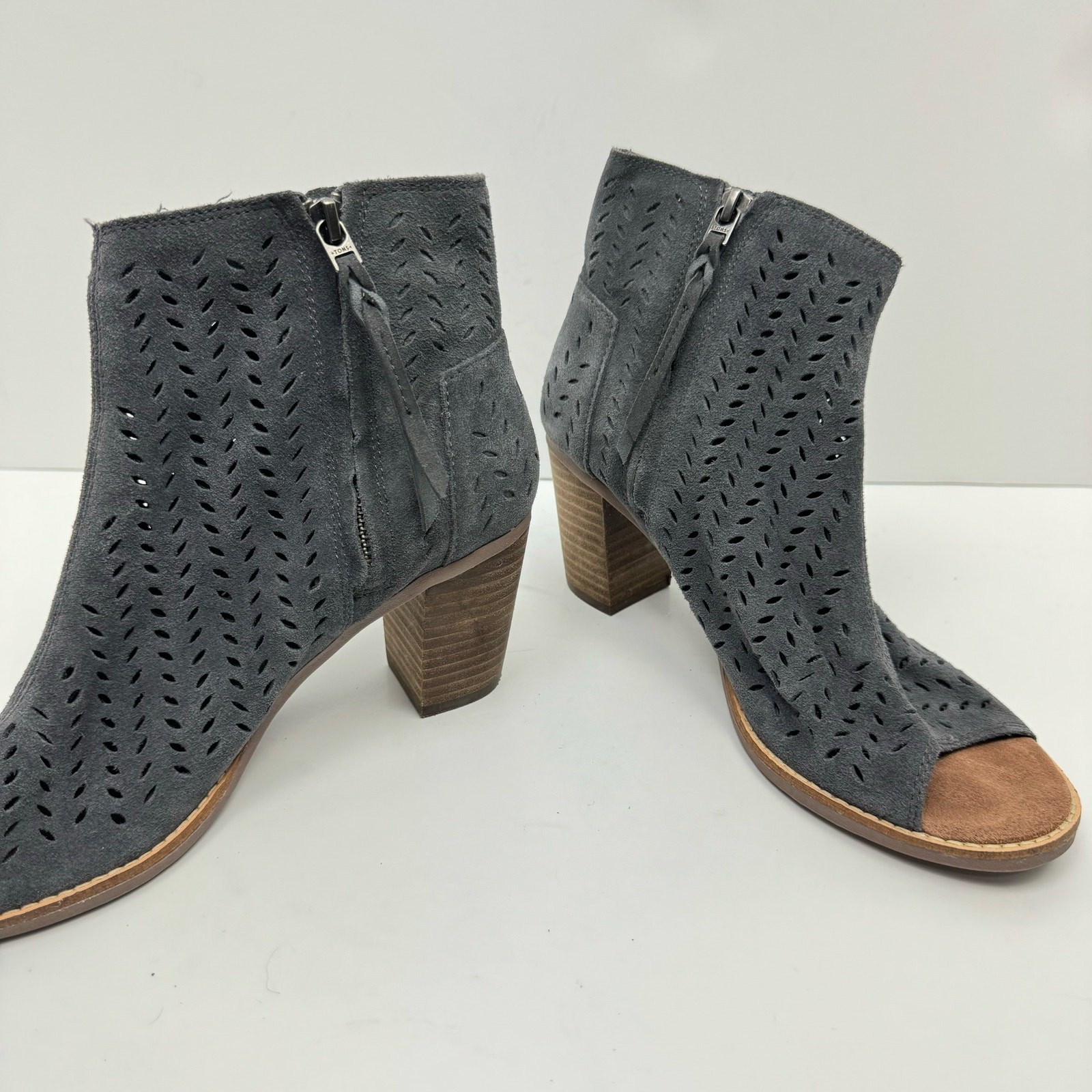 TOMS 8 Majorca Gray Suede Leather Perforated Open Toe Ankle Bootie Heeled Sandal
