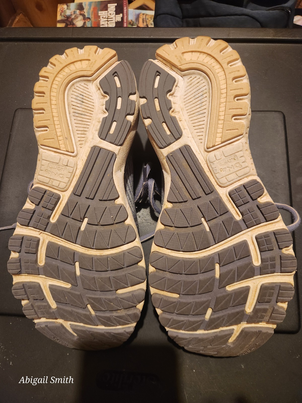 Brooks Women’s Tennis Shoes Size 8