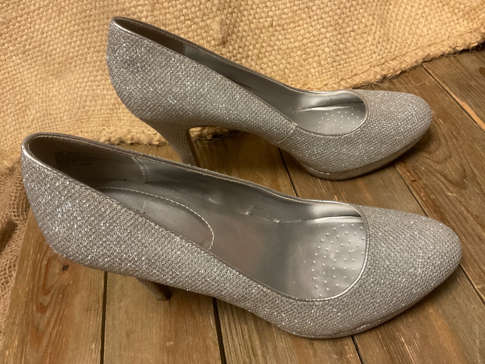 Worthington Hula Silver Glitter Platform Pumps Heels Metallic Comfort Size 7.5M