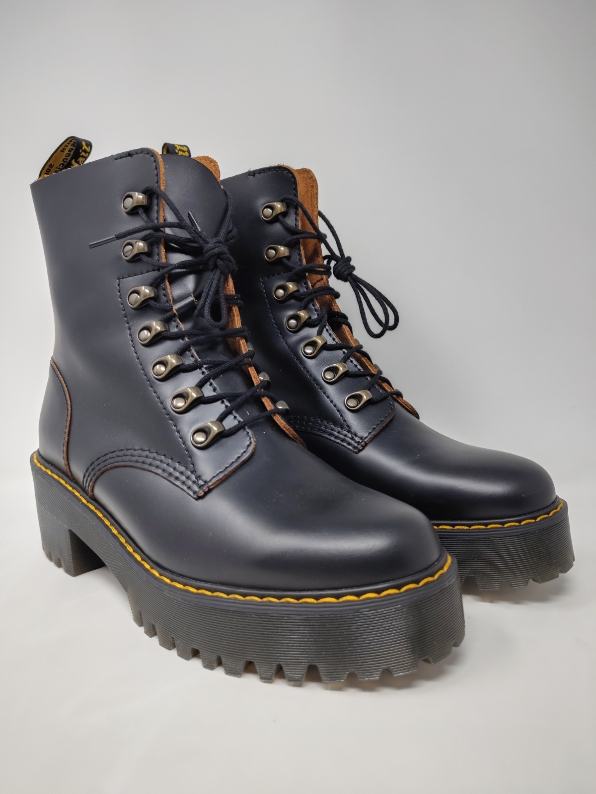 $190 Womens Dr Martens Air Wair LEONA Smooth Black Platform Boots Size 10 L NWOT