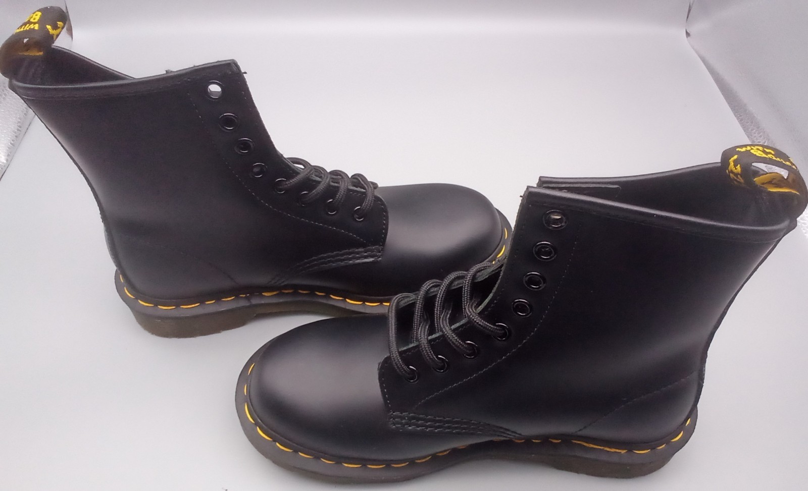Dr. Martens Women’s1460 Smooth Leather 8-eye boots Sz: 4 Mens, Sz: 5 W New box