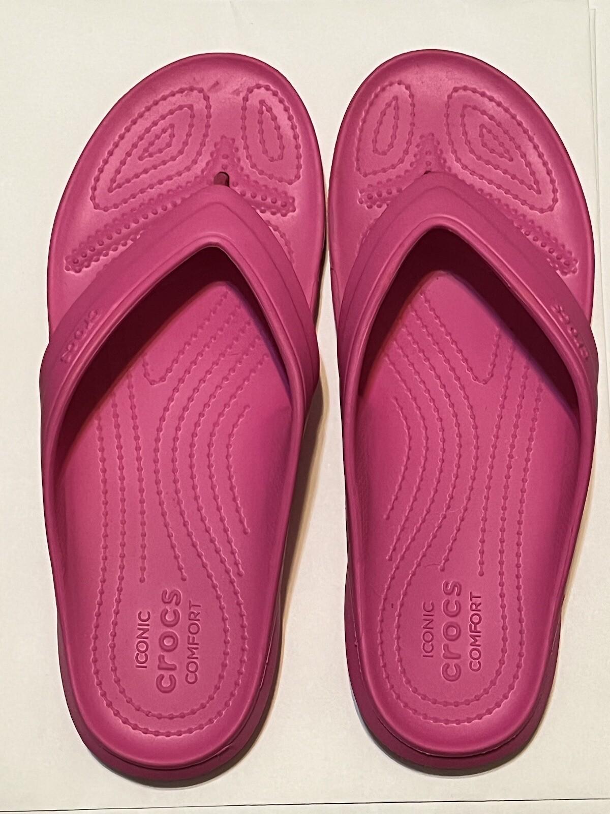 Crocs Hot Pink Flip Flop Sandals – EUC Size 10 Women/8 Men – Pool/Summer/Fun