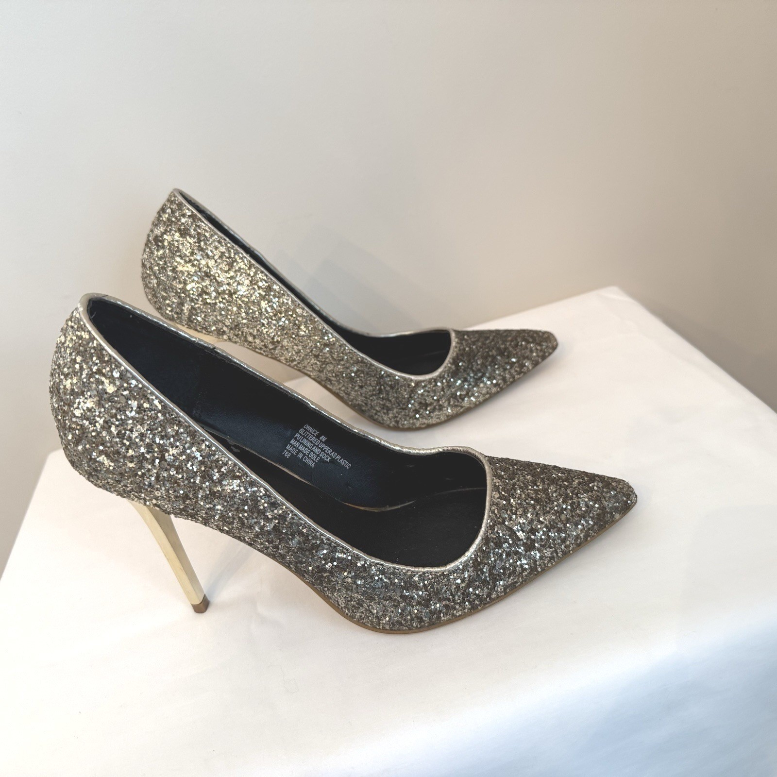 Madden Girl Gold Glitter Stilettos Shoes Sz 8 Med Width 4″ Gold Heel Good Cond