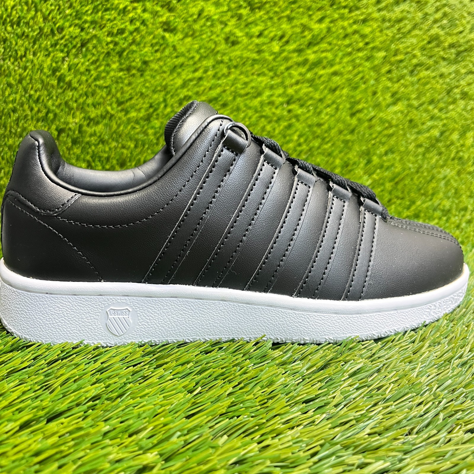 K Swiss Classic VN Low Womens Size 7 Black White Leather Tennis Shoes Sneakers