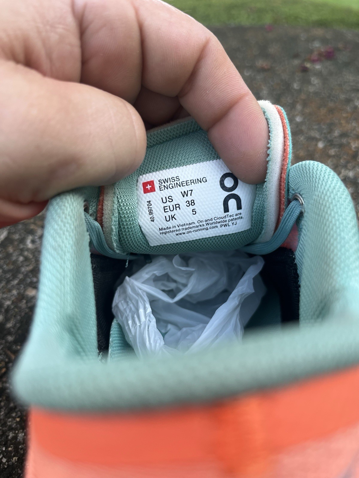 On Cloud Orange and Blue Women’s size 7 pre-owned but lots of life left