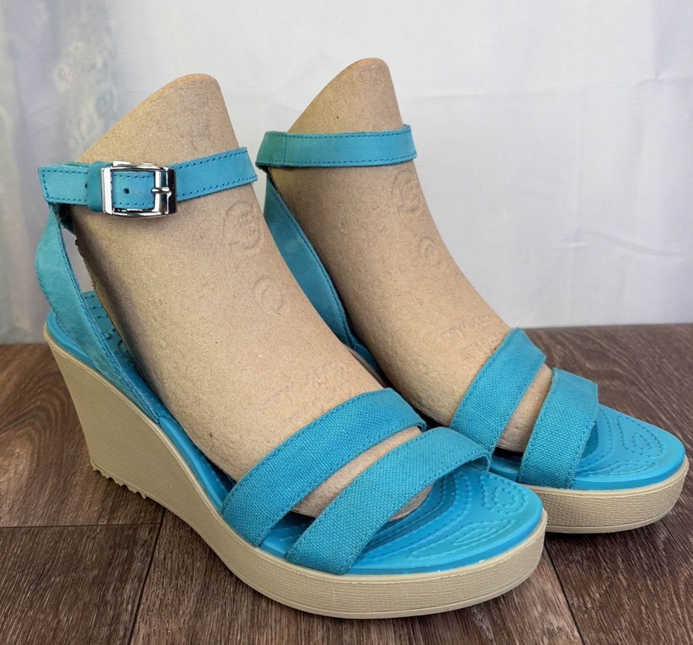 Crocs Leigh II Women’s Ankle Strap Wedge Sandals Turquoise Teal Canvas Leather 8