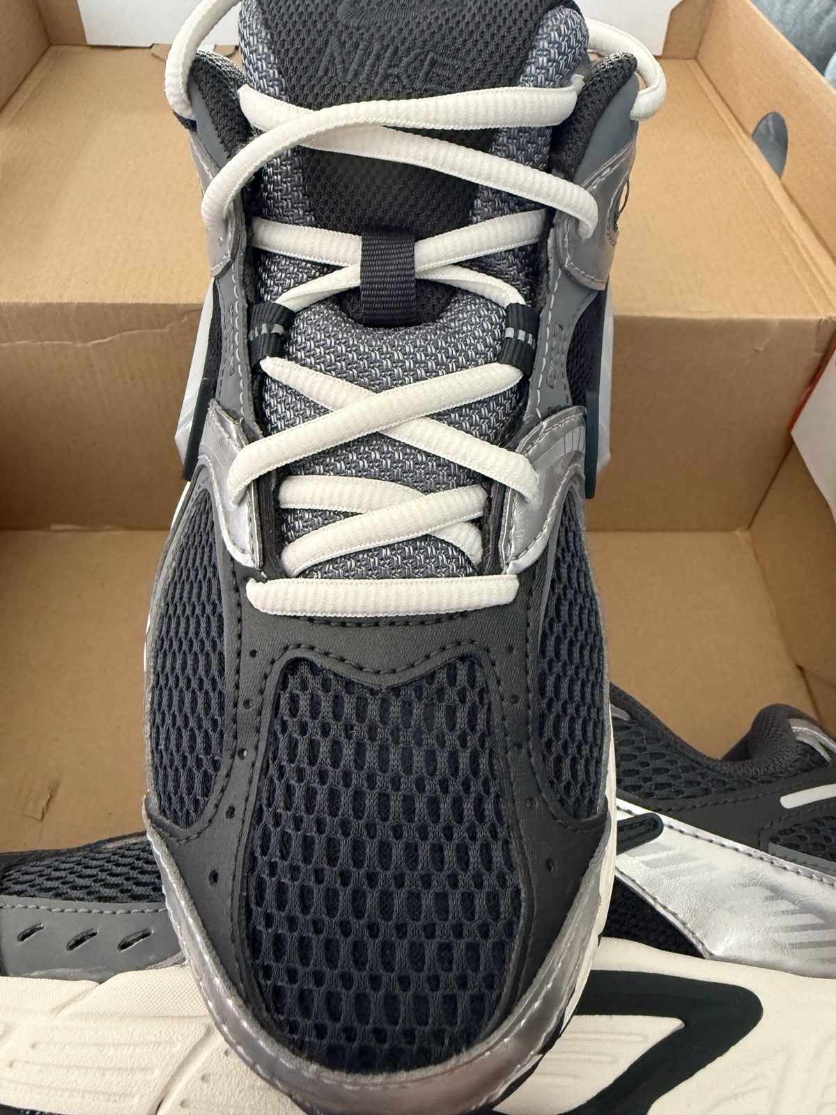 Nike V5 RNR Men’s Lace-Up Mesh Low Top Running Sneakers Gray/Silver HQ7901-300