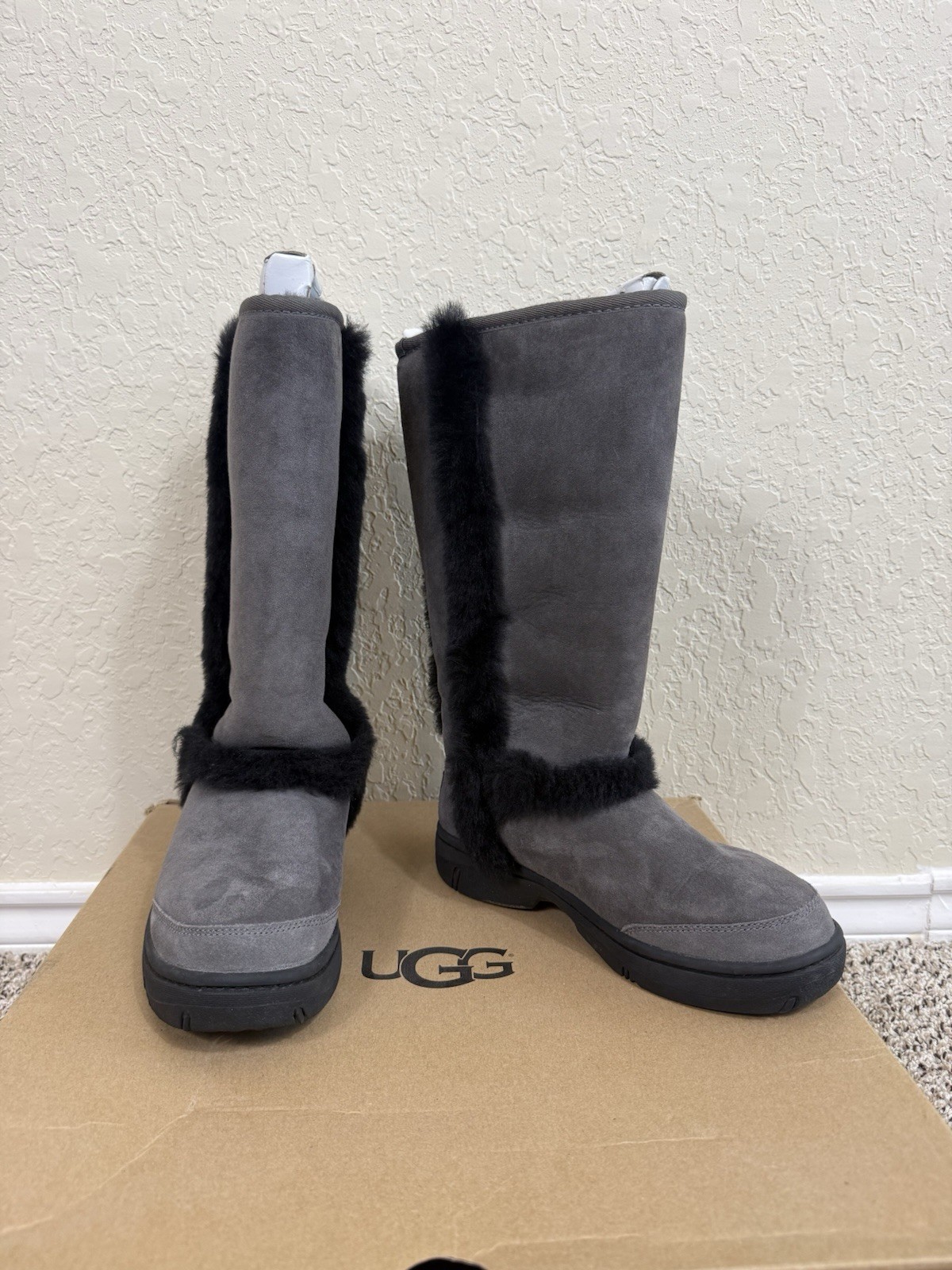 UGG Sunburst Grey Black Tall Shearling Boots Size 5 Winter Rubber Sole Womens