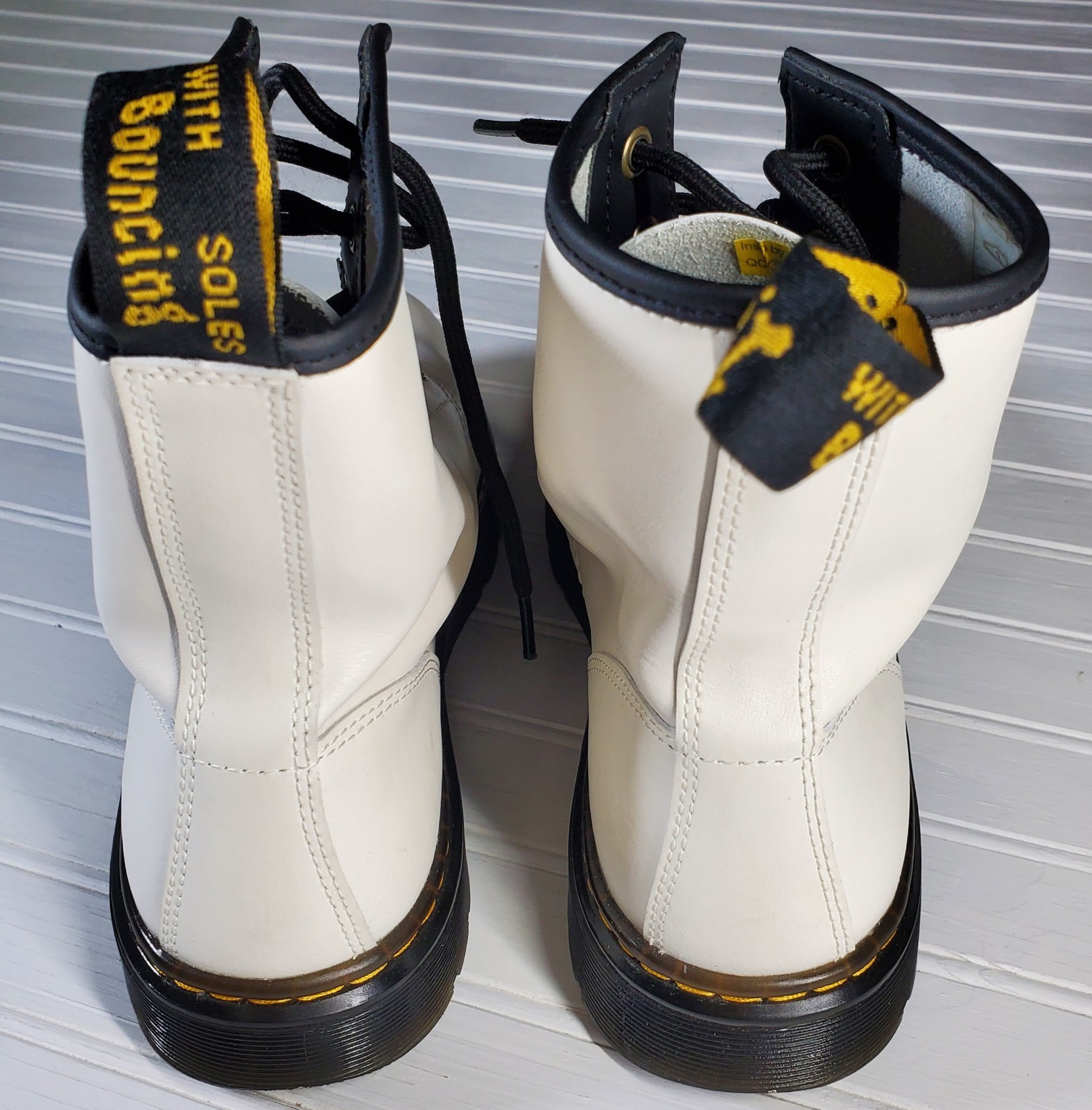 Dr. Martens Zavala Women’s 8 White Leather 8-Eye Combat Boots Grunge Punk