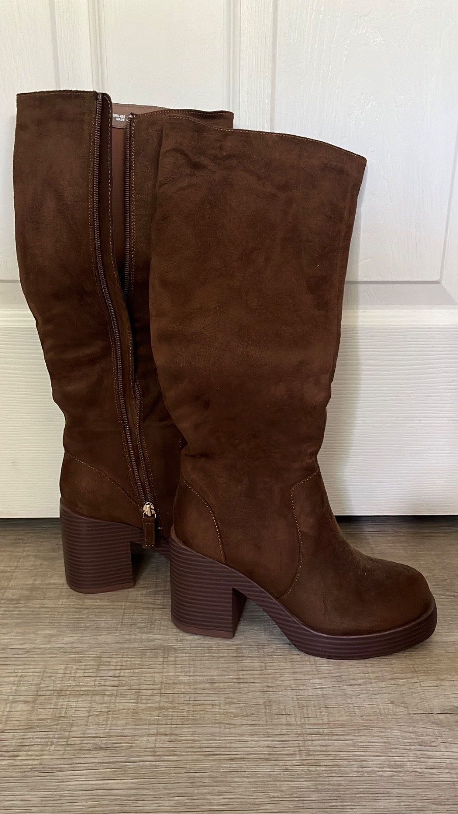 Dirty Laundry Brown Go Girl Suede Boots 90s Style Sz 5.5 NWT