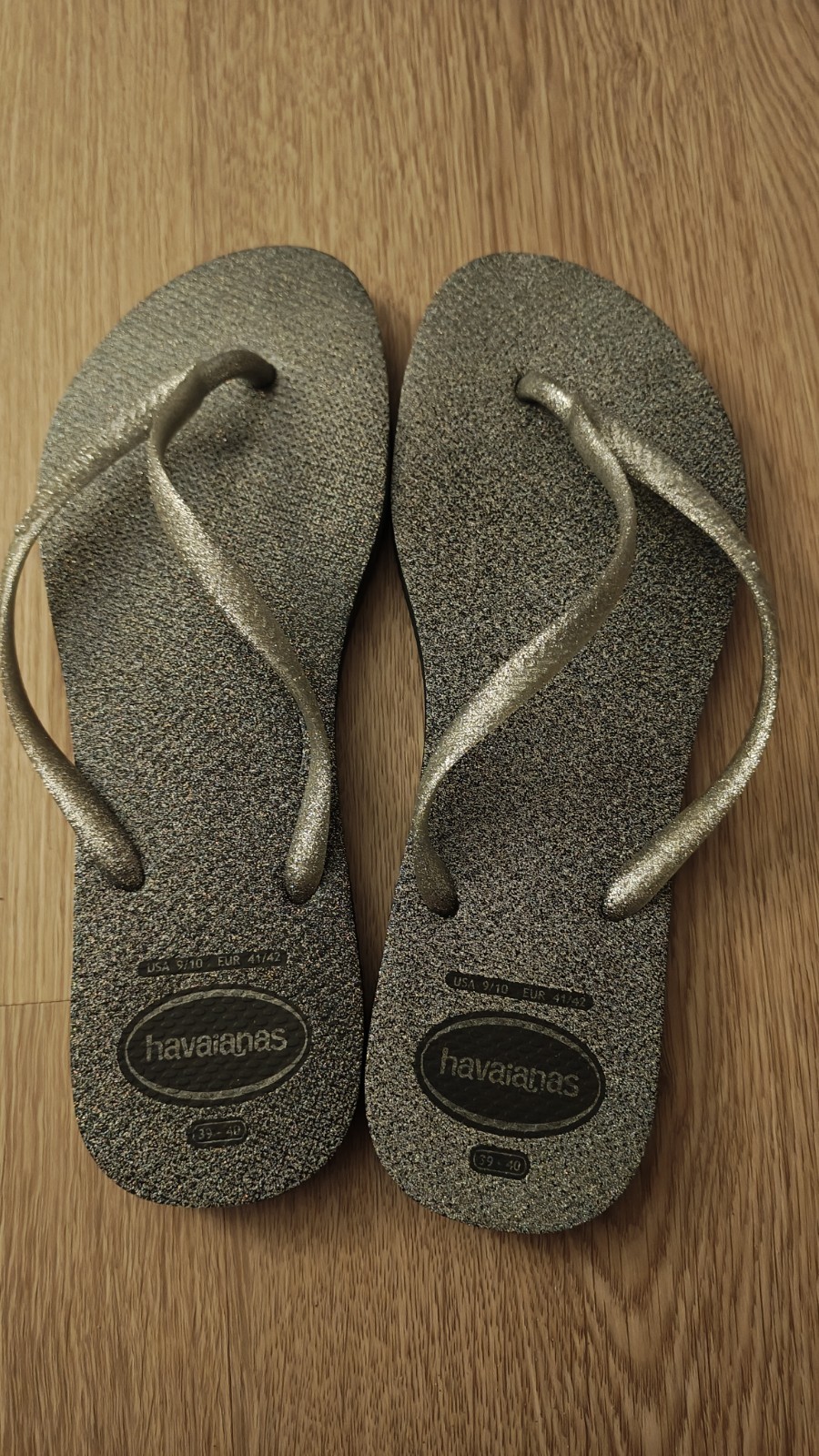 Havaianas Women’s Silver Size USA 9/10 Shiny Silver