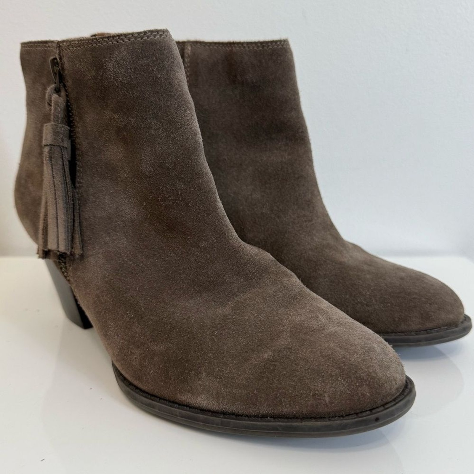 Vionic Shoes Madeline Ankle Boot Taupe Suede Block Heel Tassel Side Zip Size 7