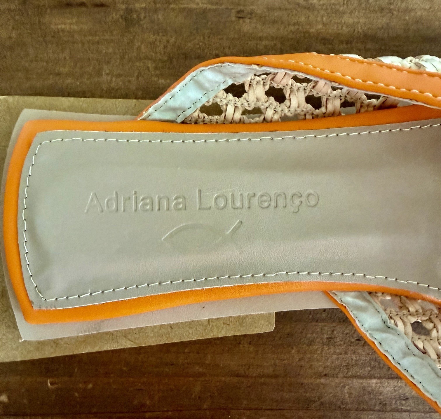 New Adriana Lourenço Brazil Slip On Rattan and Leather Flat Sandals – Size 8