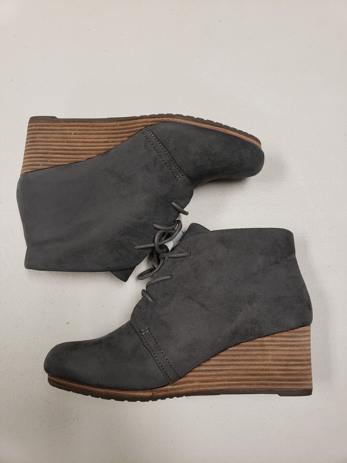 NIB Dr. Scholl’s Womens Dakota Booties Dark Gray Microfiber Suede Tie Wedge 8.5W