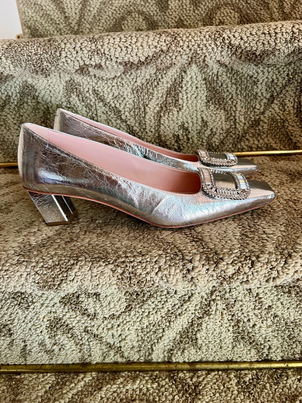 $2245 Roger Vivier Belle Silver Crinkle Leather Pumps Heels Size 41.5 or 11.5