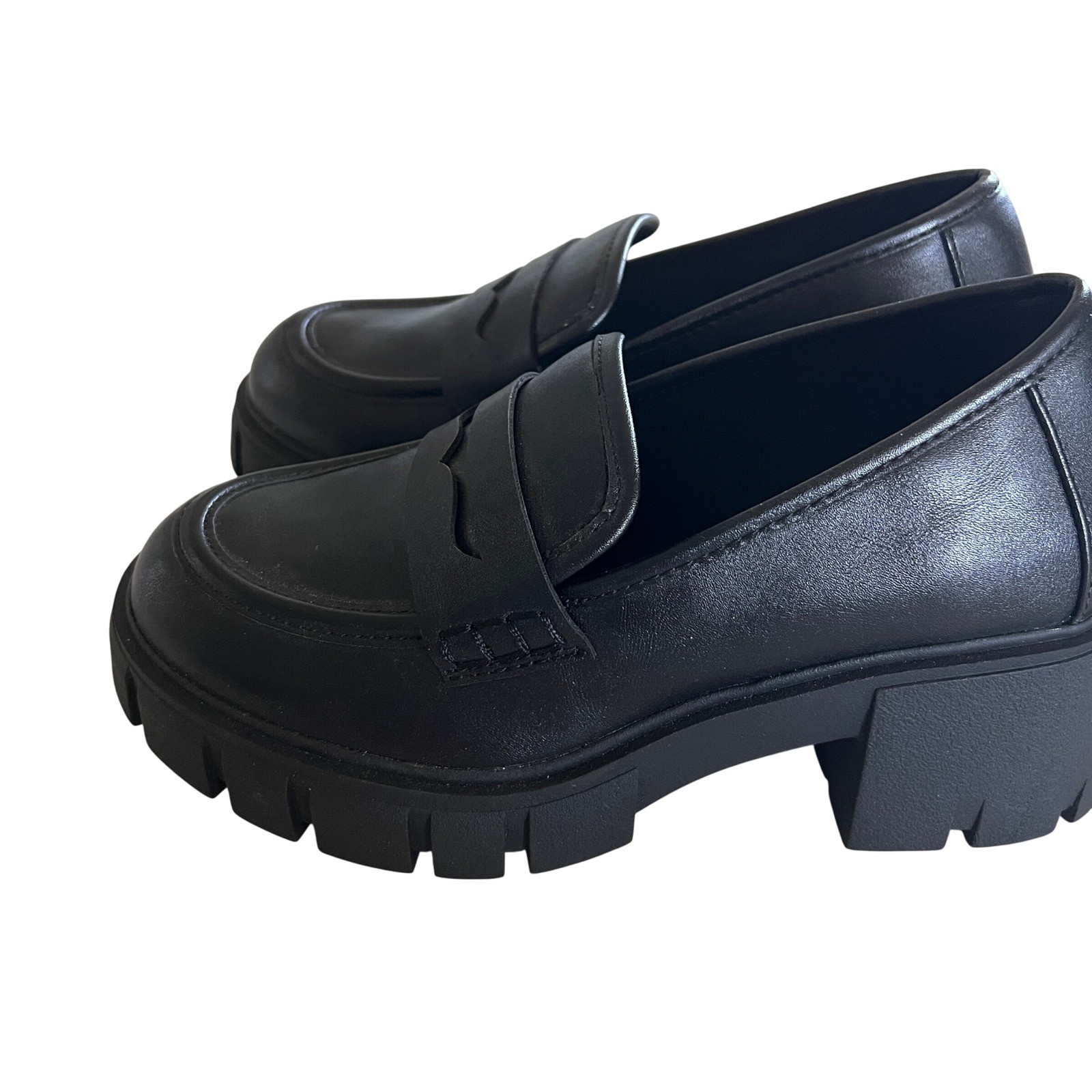 Torrid Loafers Women 6.5WW Black Solid Chunky Lug Sole Modern Dark Academia Edgy