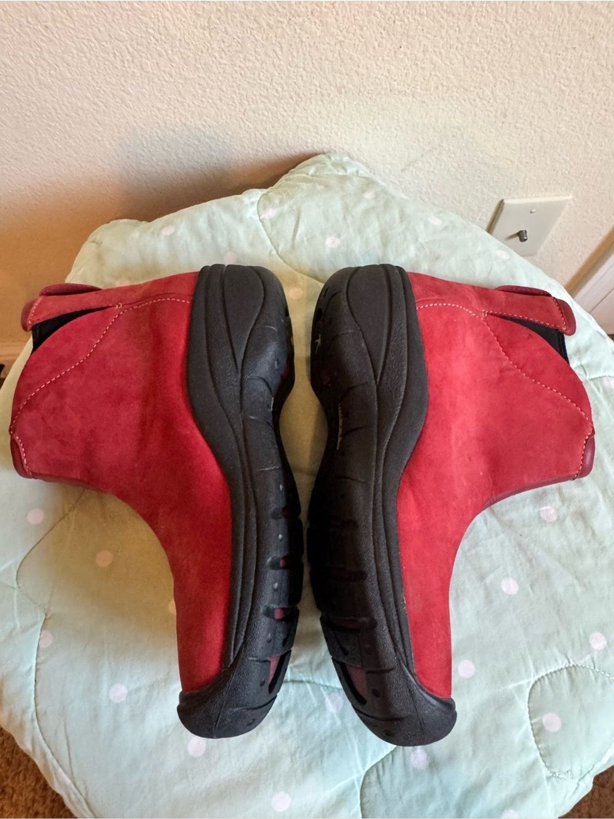 Keen Red Chelsea Style boots Womens size 7.5