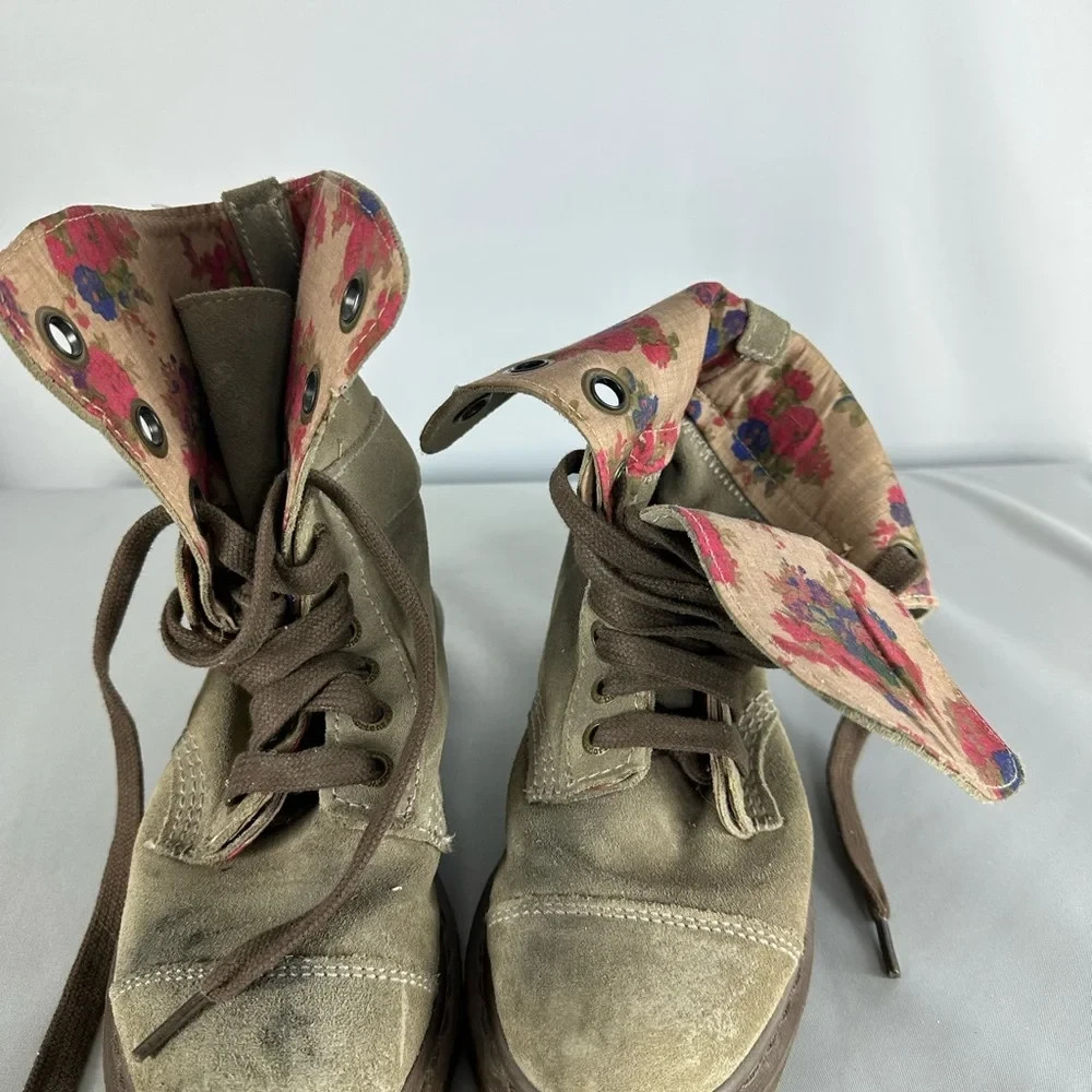 Dr. Martens Suede Fold Down Floral Lined Combat Boots Women’s Size 6 (US) Rare