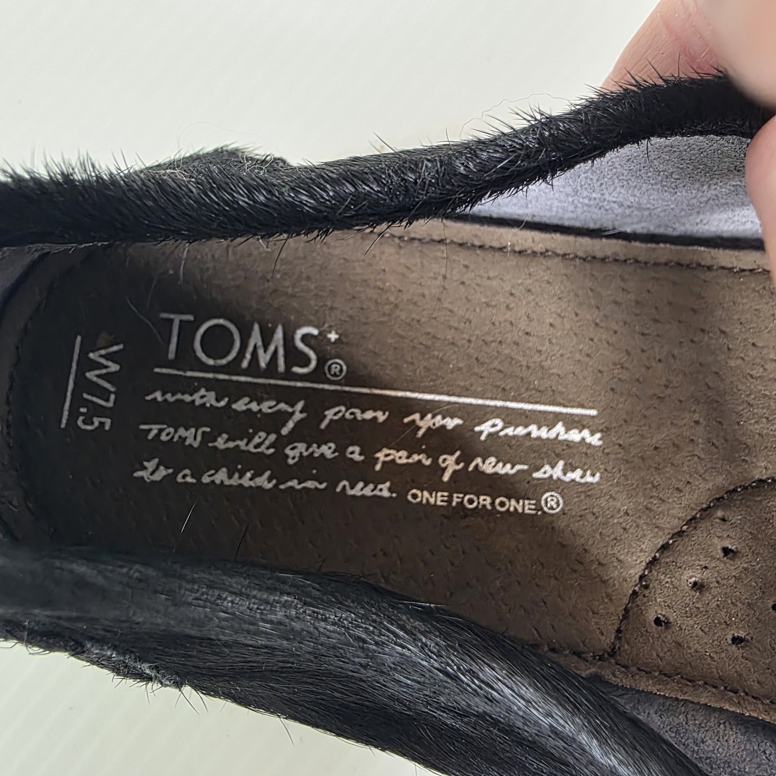 Toms Avalon Women’s Black Solid Print Faux Calf Hair Loafers Size 7.5
