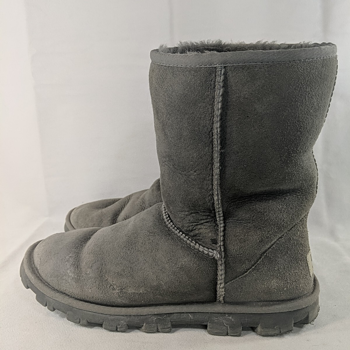 UGG Gray Suede Boots Mid Calf 5835 US 9 Sheepskin Classic Essential Short Winter