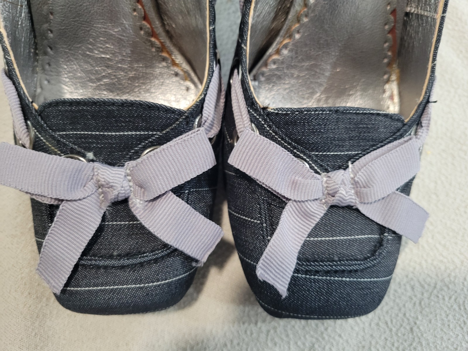 KENNETH COLE Tribeca Women’s DENIM Fabric Covered Striped W/BOWS Pumps US 8