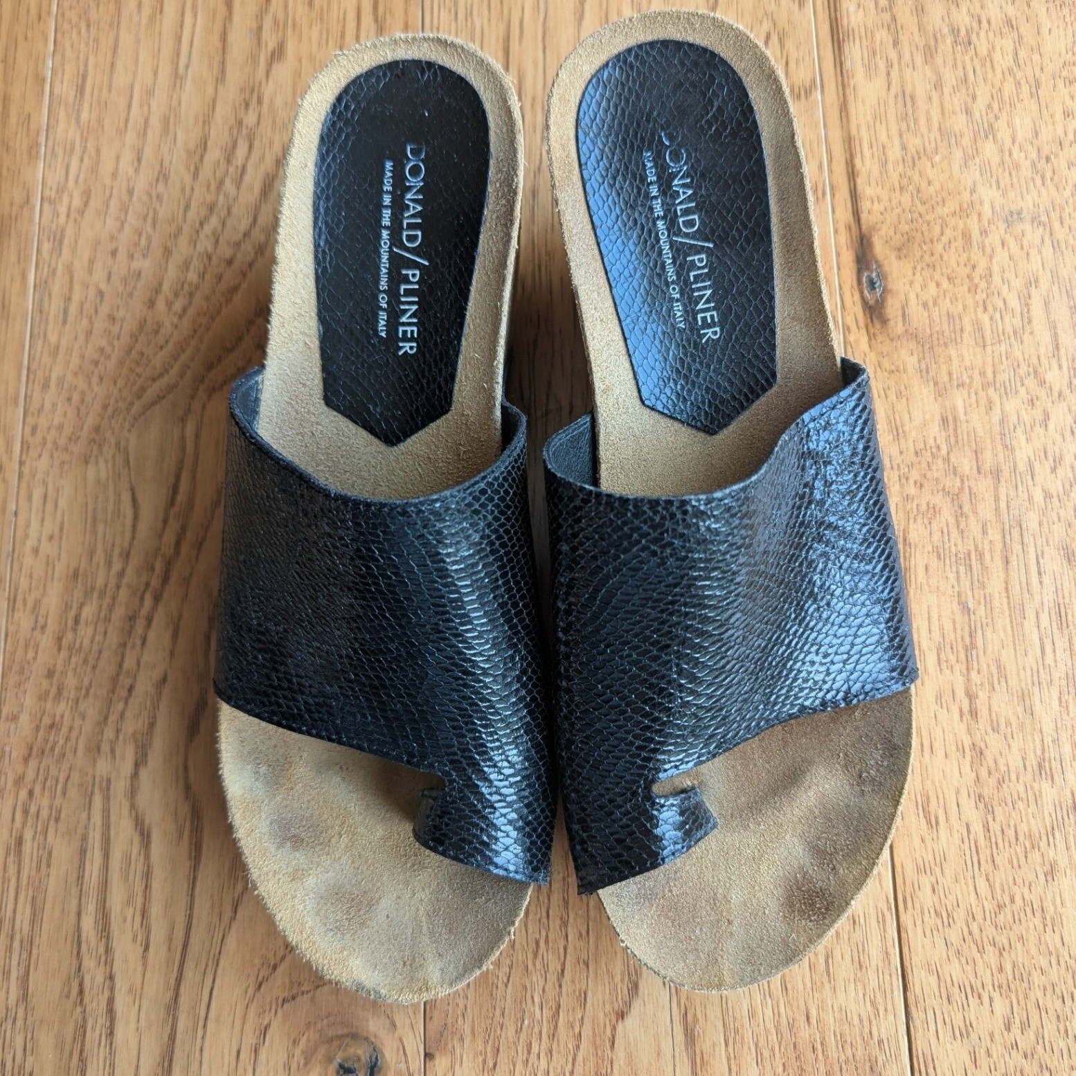 Donald Pliner Platform Wedge Sandals Black Snakeskin Embossed Cork Womens 7B