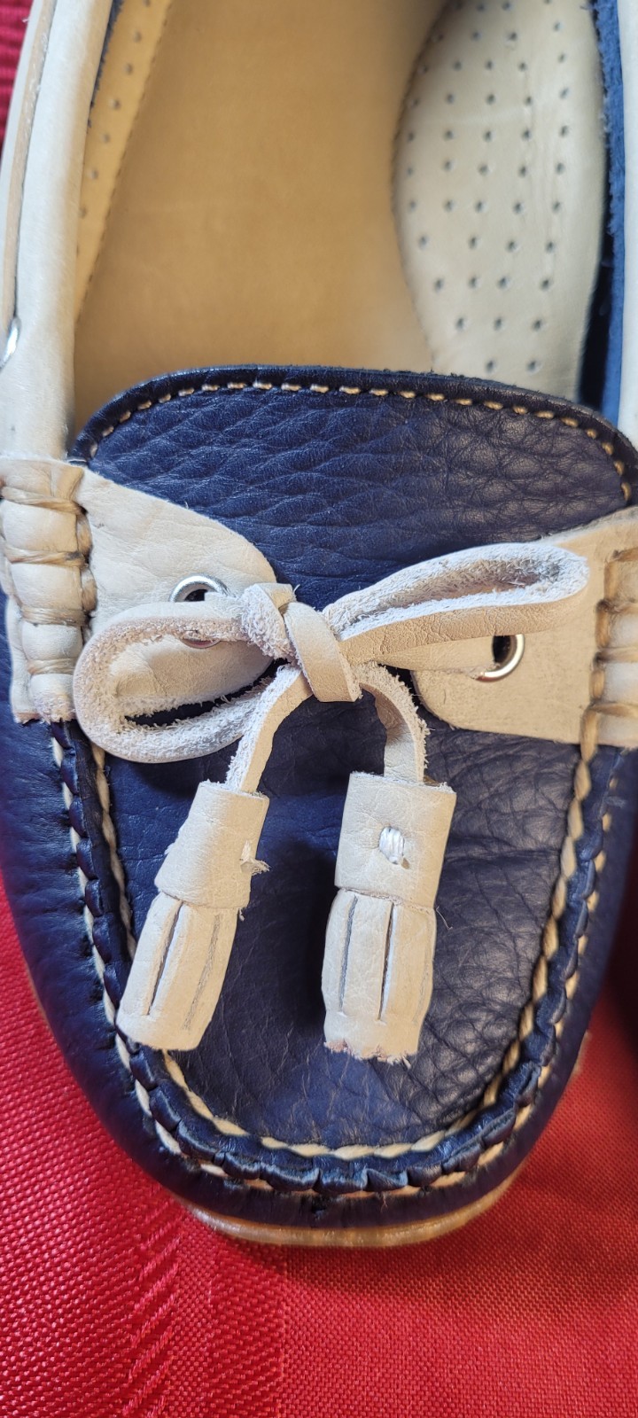 L.L. Bean Women’s Leather Moccasins Boat Shoes Size 11 Cream And Navy Blue