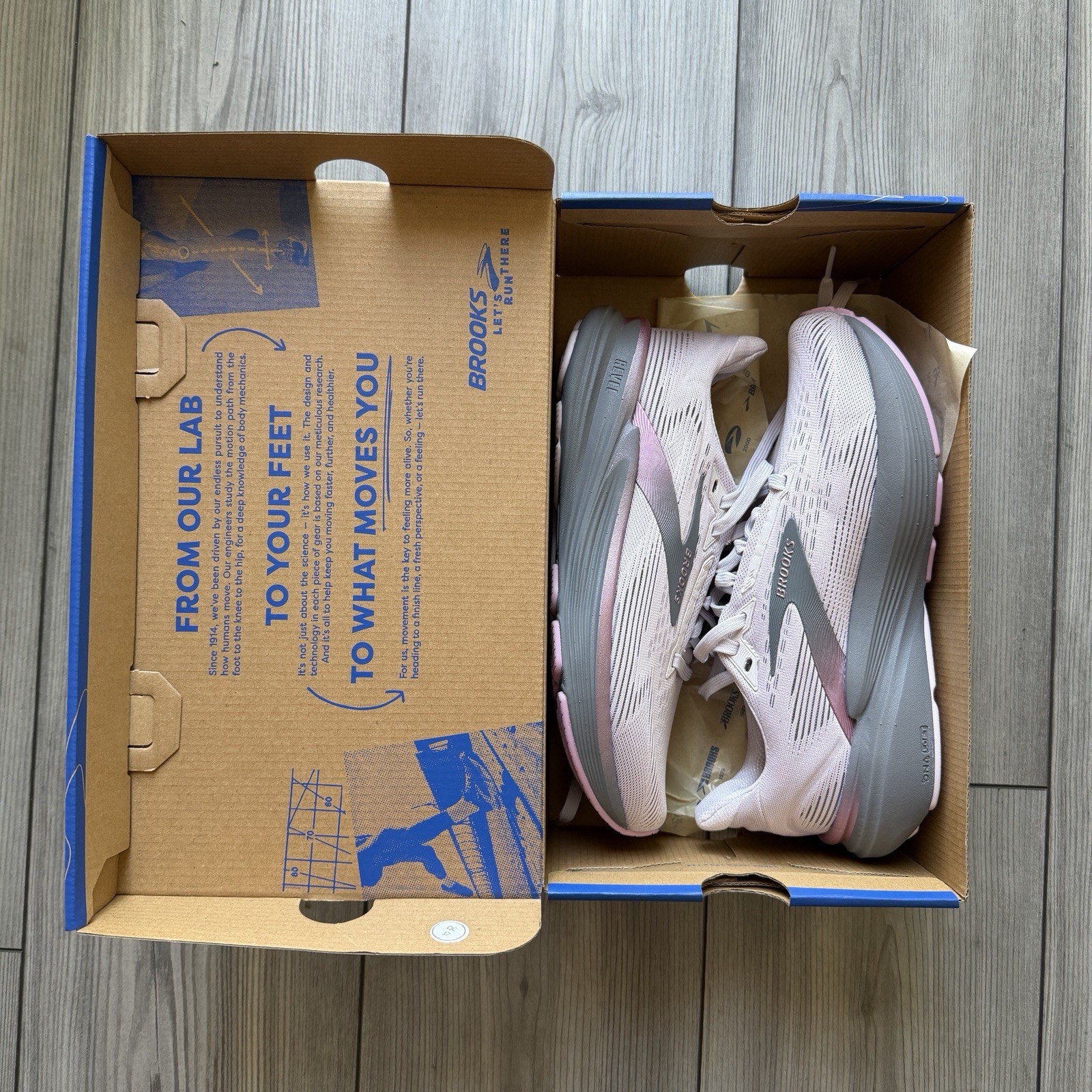 Size 6.5 B Women’s Brooks Revel 8, Mauve/Ebony/Pink Medium US