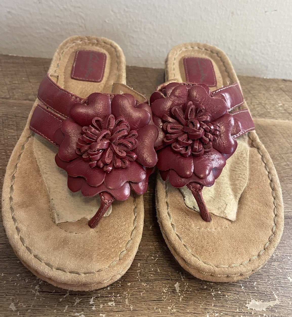 Clarks Artisan Sandals Size 7.5 Red Leather Flower Small Repairs See Photos