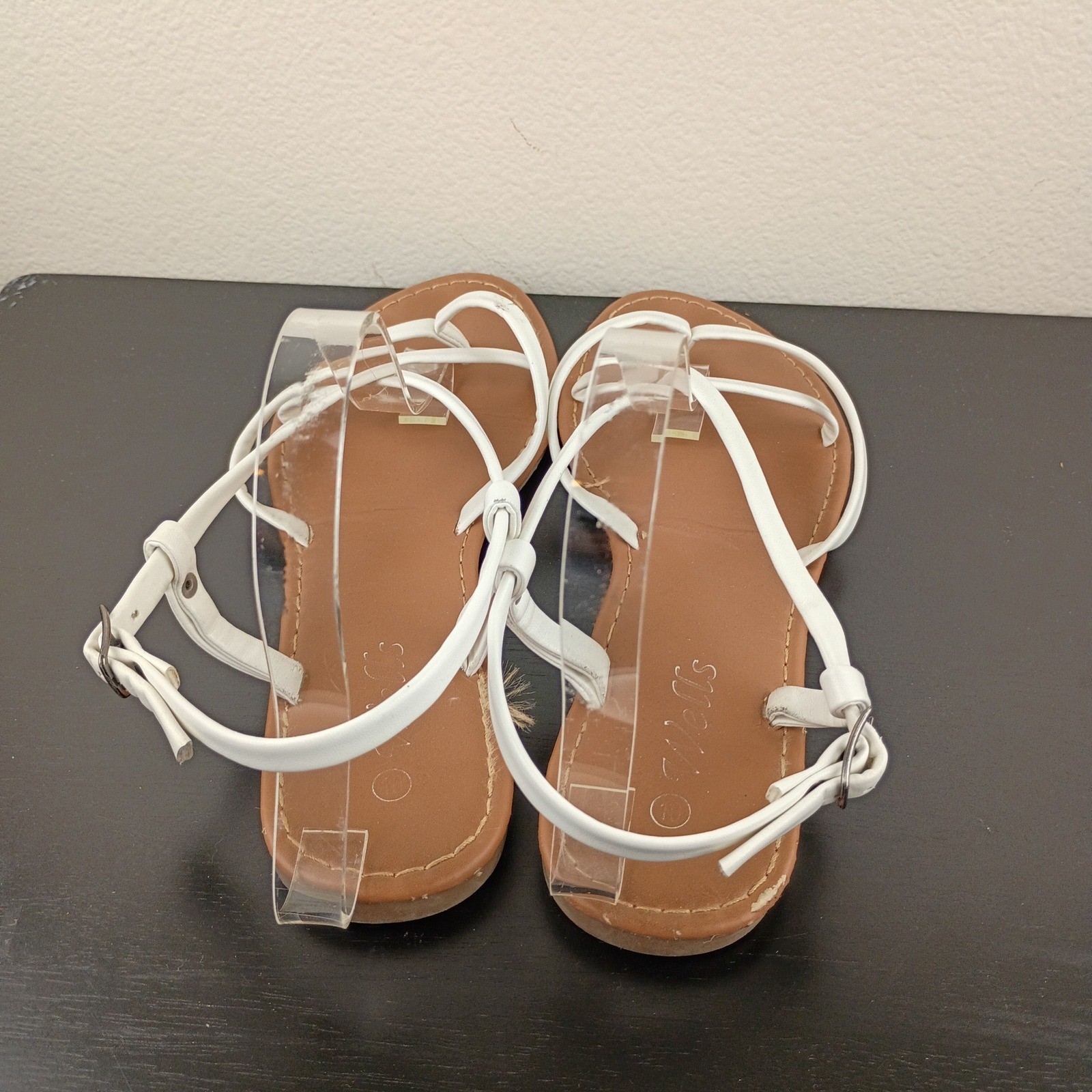 Wells Womens White Strappy Sandals Flat Buckle Ankle Strap Size 10