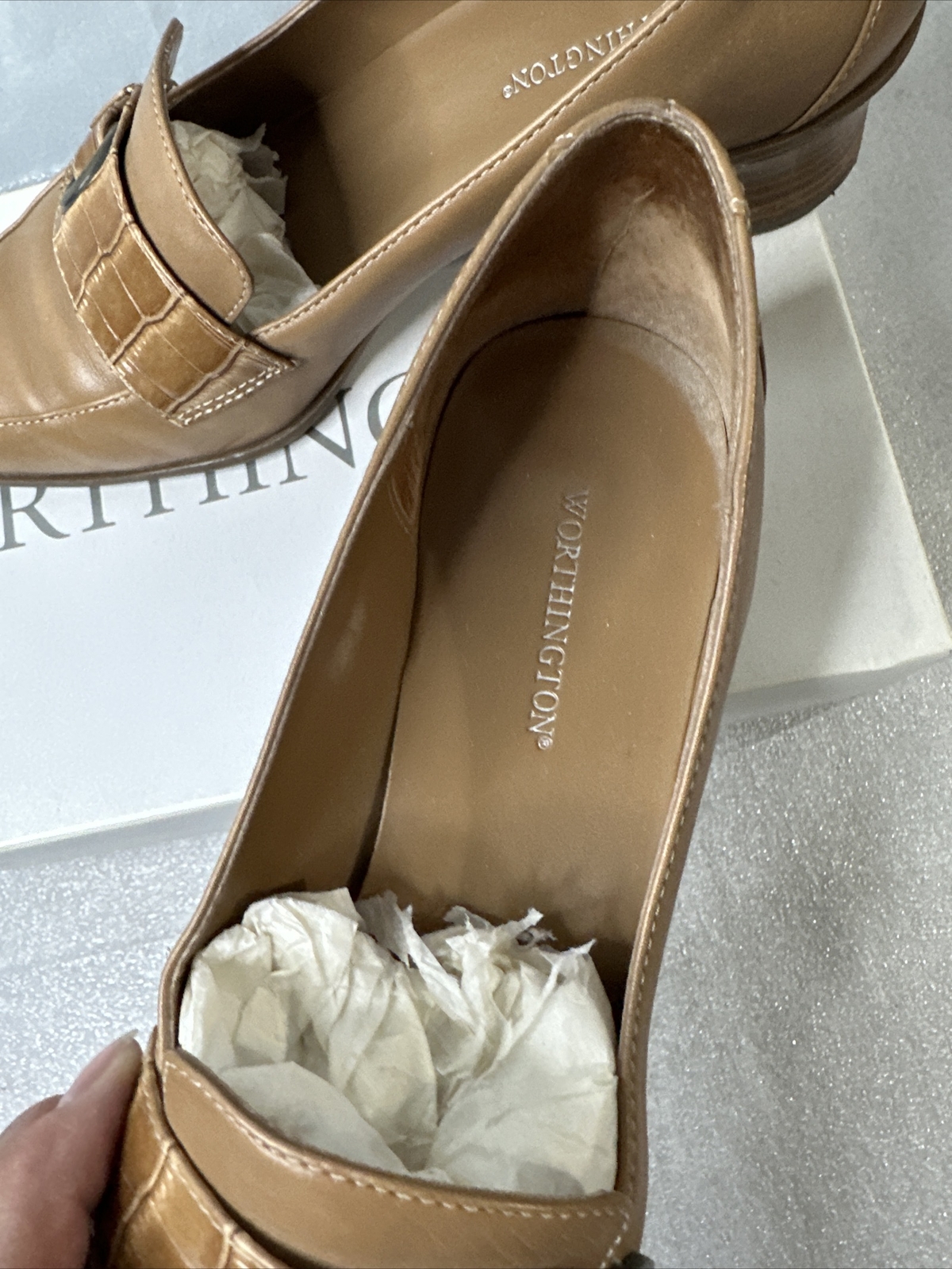 Worthington Ladies Loafers Beige Camel 6M block heal