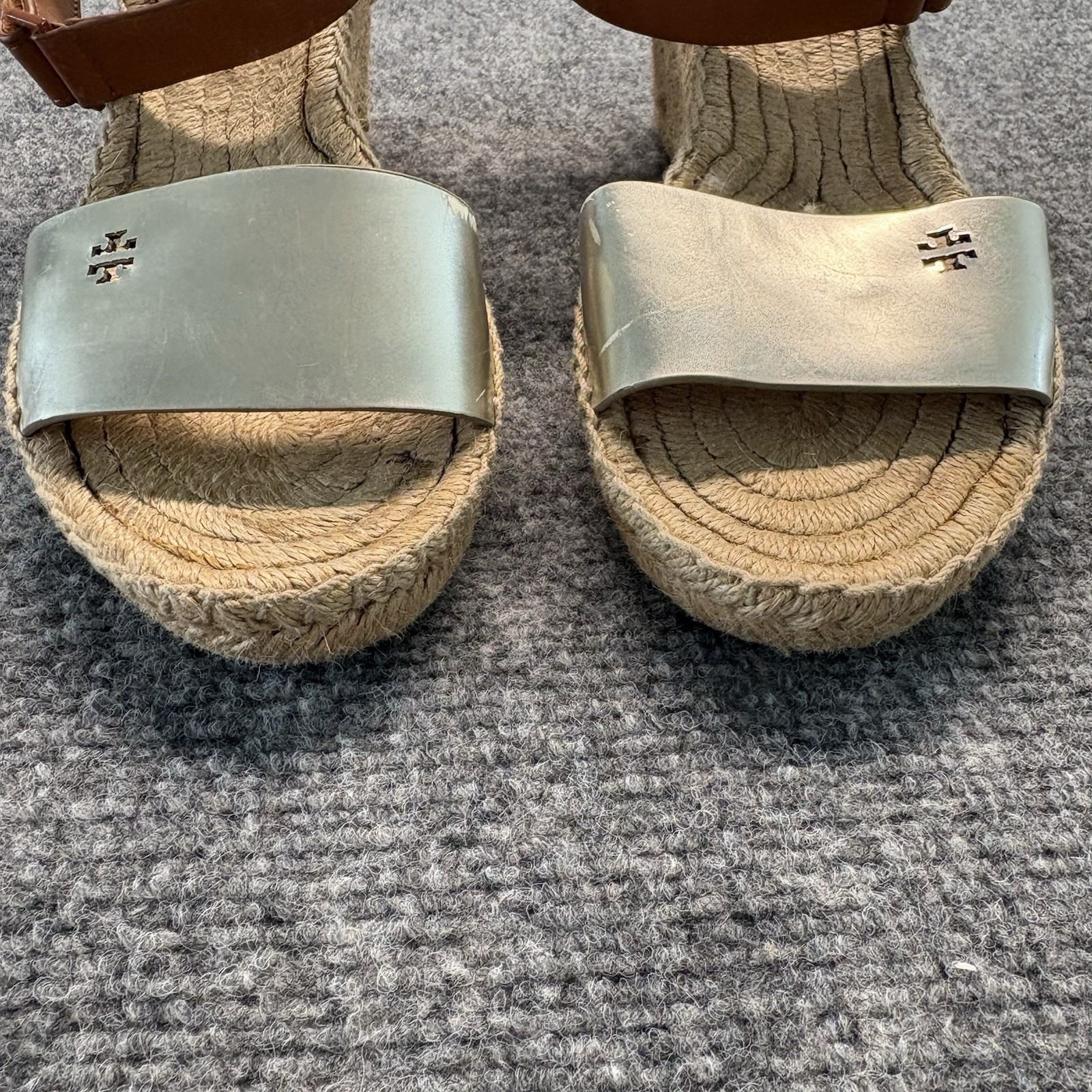 Women’s Tory Burch Real Leather Women’s Size 9 Beige and Brown Heels 0646