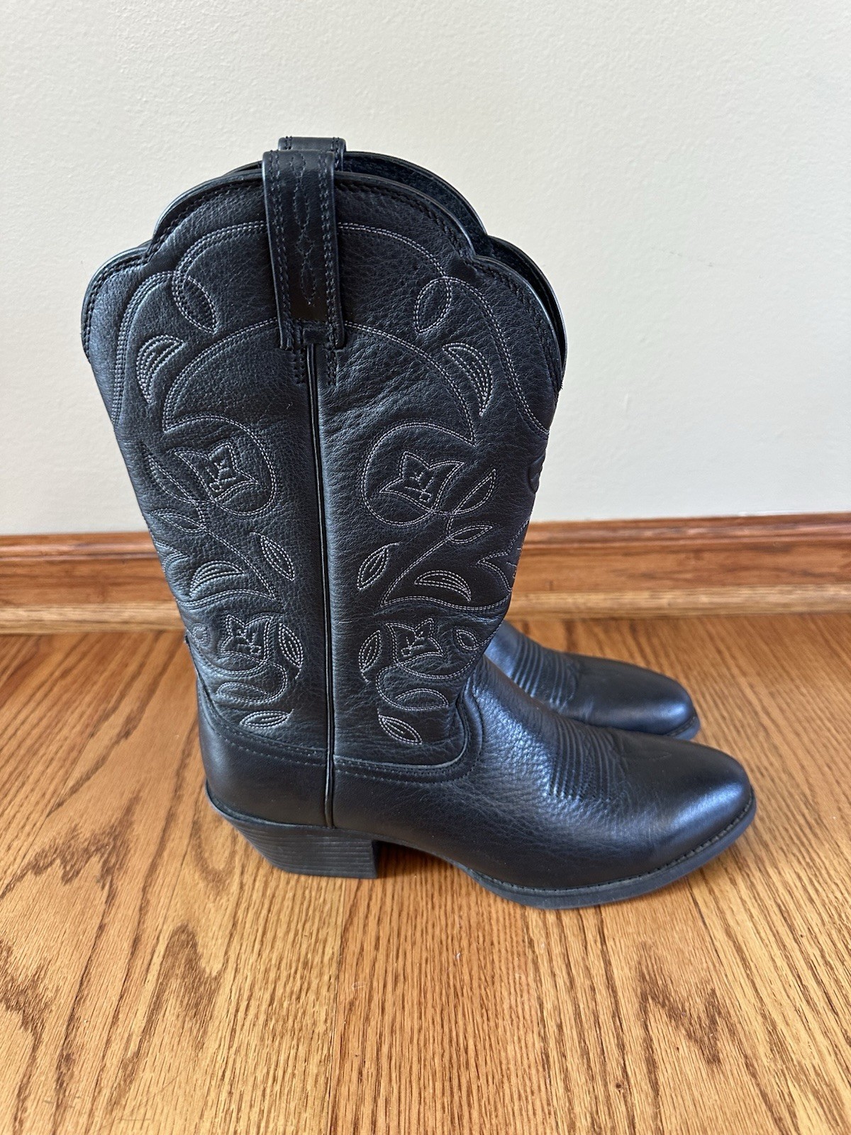 Ariat Women’s Heritage Western Round Toe Black Leather Boots Size 7B Medium