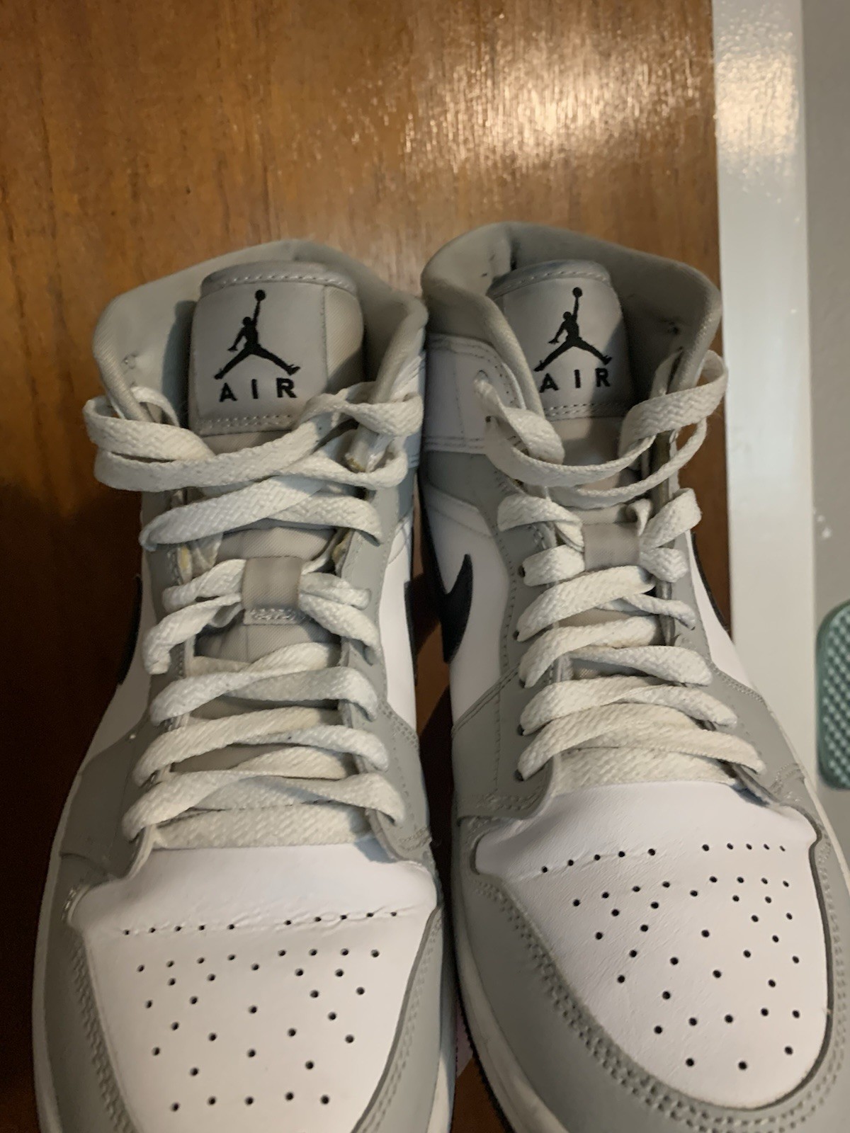 Air Jordan 1 Mid BQ6472-015 Mid Leather Light Smoke Grey (Women US 7.5)