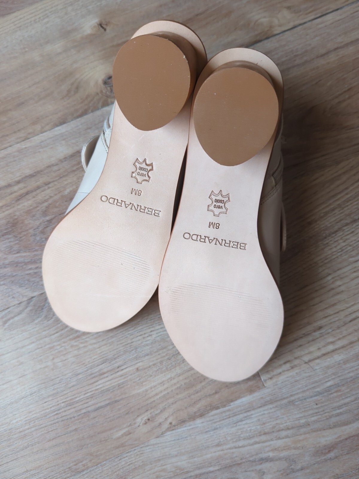 Bernardo Luna Lizzie Peep Toe Bow Sandal Womens 8 Pale Tan Beige Nude