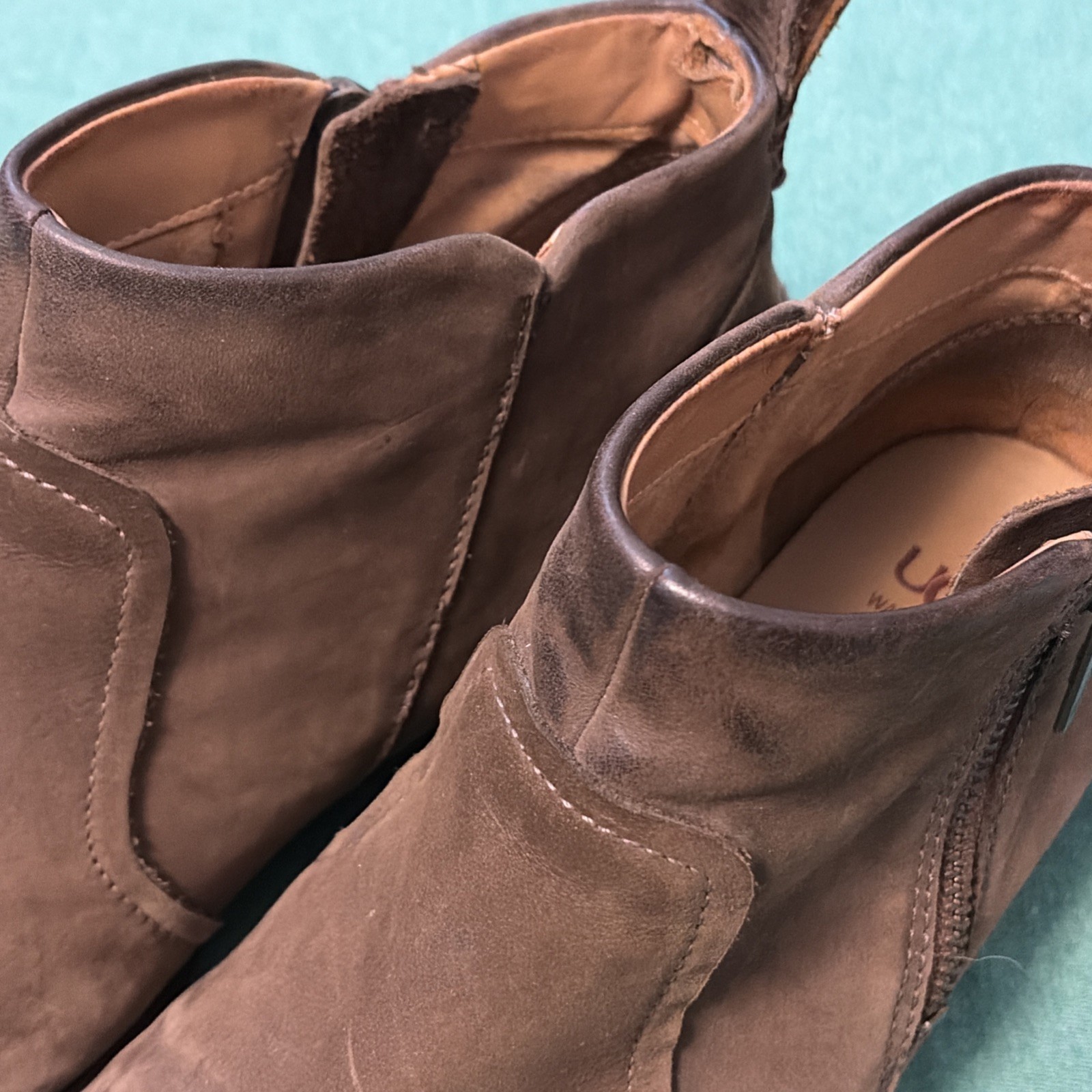 Ugg Women’s Short Brown Booties Boots Size 9 See Photos For Condition.