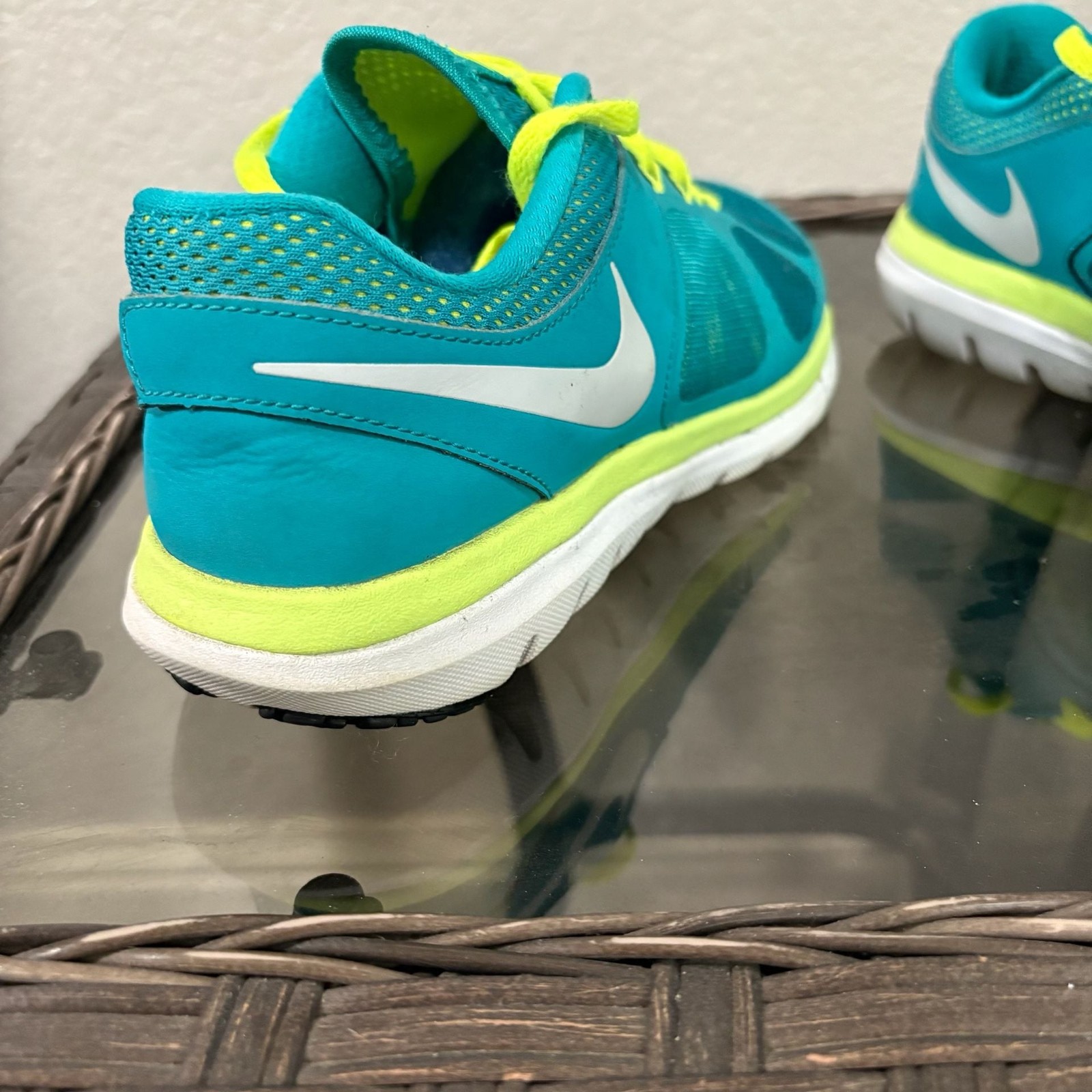 Nike Flex 2014 Run Women’s Running Shoes Teal and Neon Yellow size 8