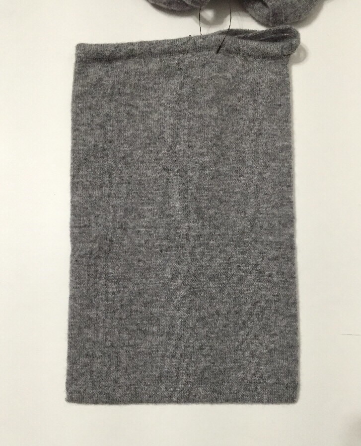 Saks Fifth Ave Womens Gray Cashmere Amenity Travel Kit Slippers Eye Mask Pouch