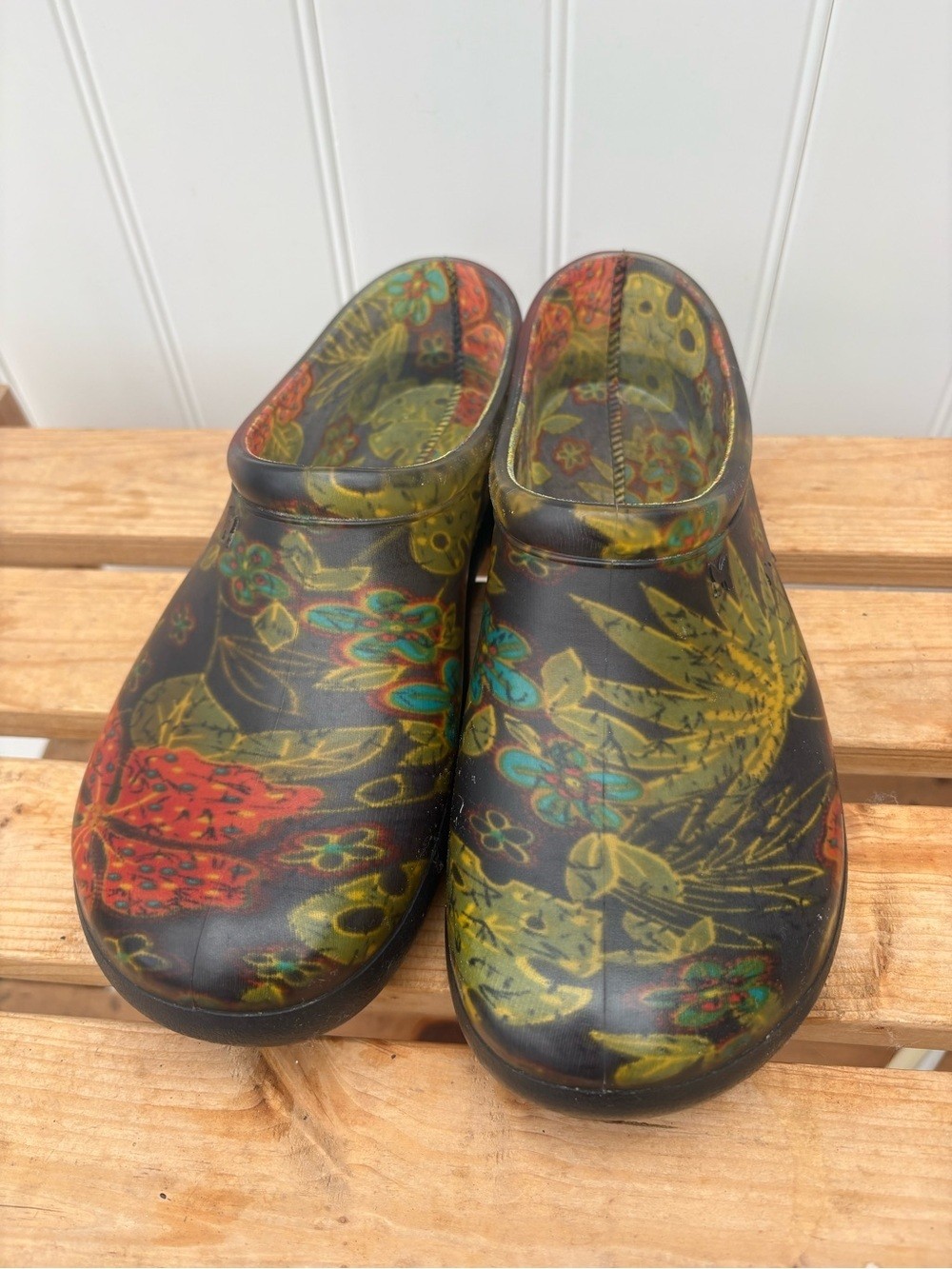 Crocs Classic Clog Floral Patterned Slip-On Shoes Size 8