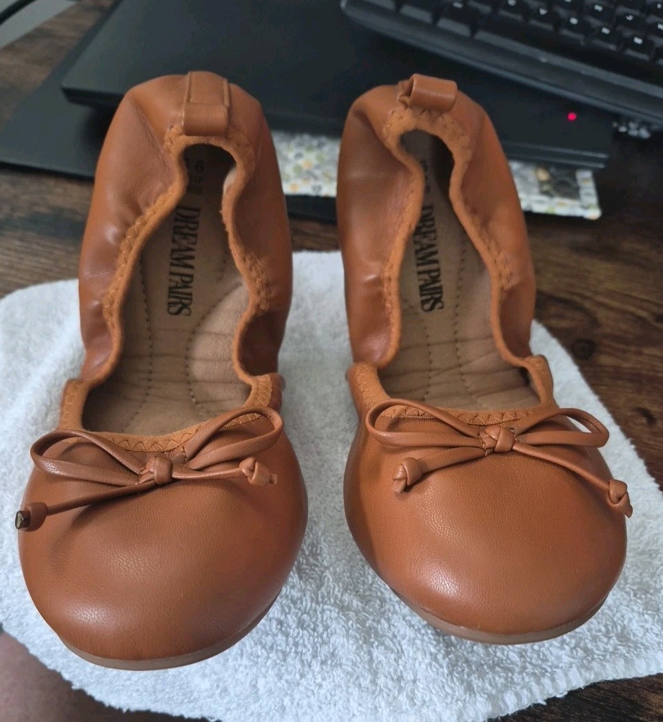 Dream Pairs Women’s Flats – Size 9 (See notes)
