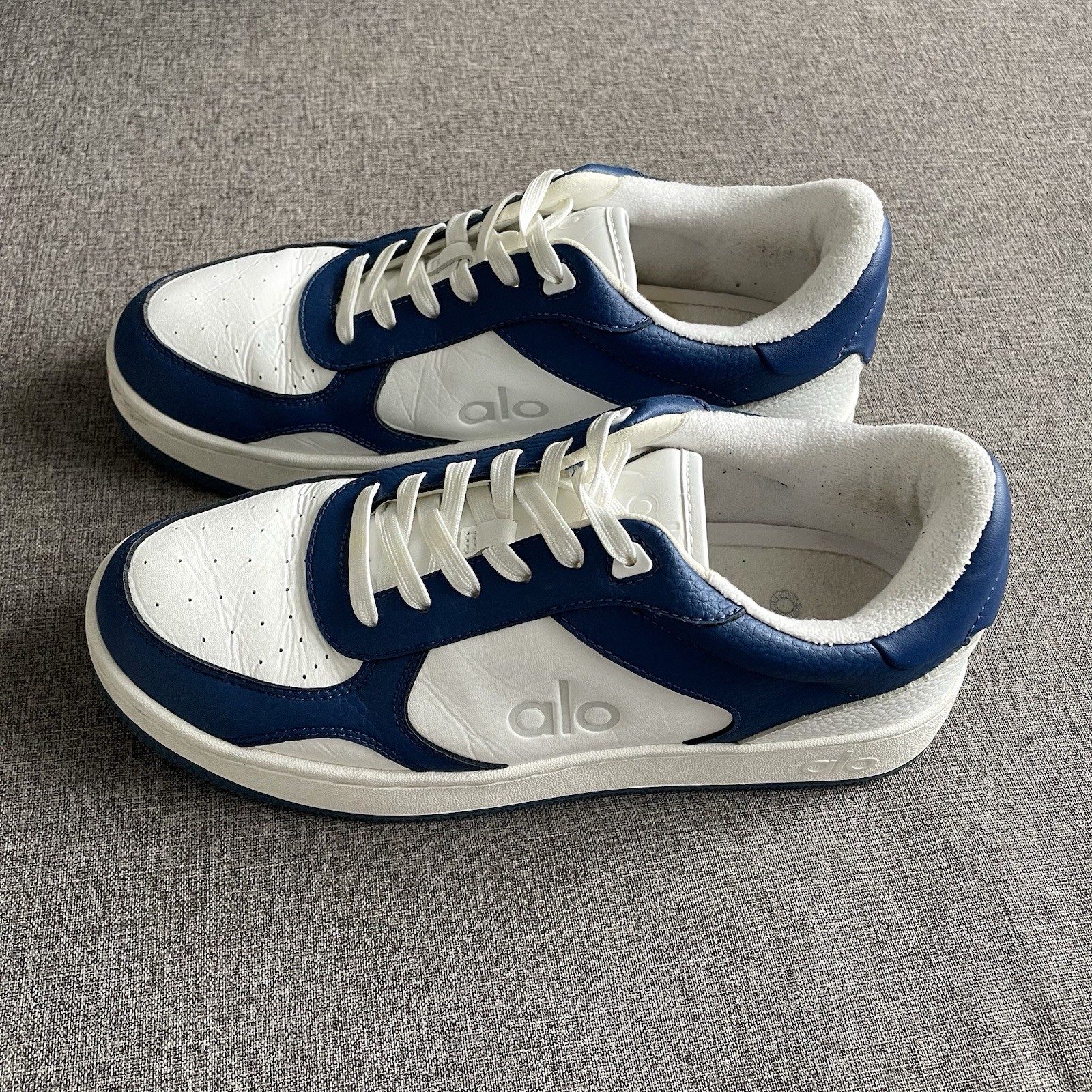 ALO Yoga Recovery Mode Sneakers Men’s 7.5 Women’s 9 White Navy