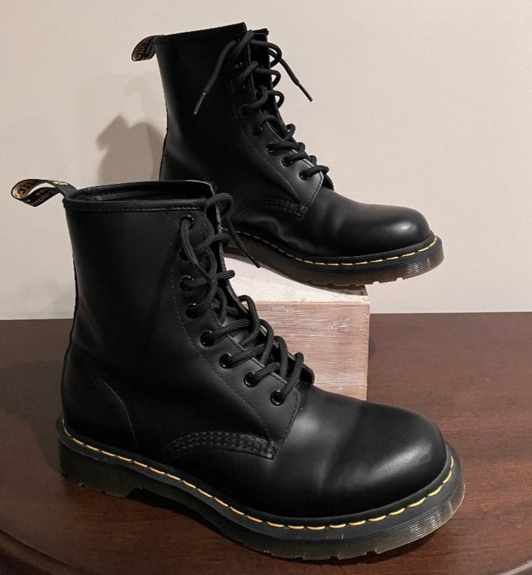 DR. MARTENS Women’s Size 10 Black Smooth Leather 8-Eye Lace Up Boots 1460W New!