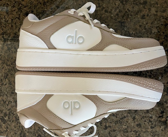 NEW Alo Recovery Mode Sneakers Size M 6.5/W 8.0 Gravel/White