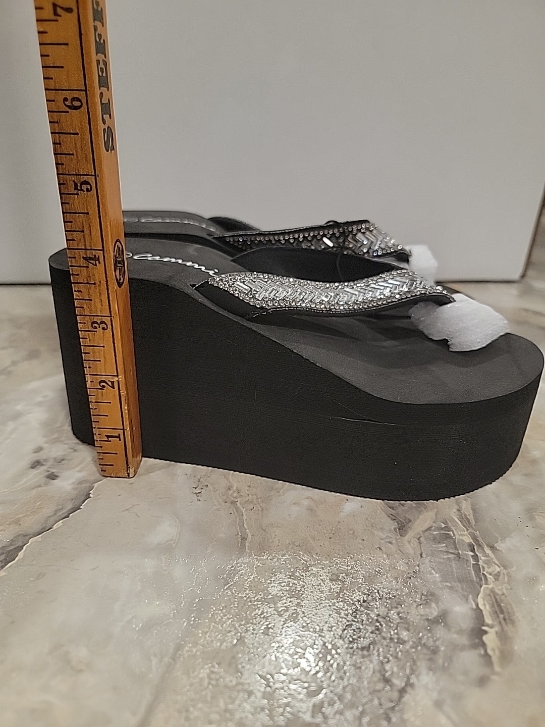 NWT Cammie PLATFORM Foam FLIP FLOPS Black Sandals Size 7 Bedazzled