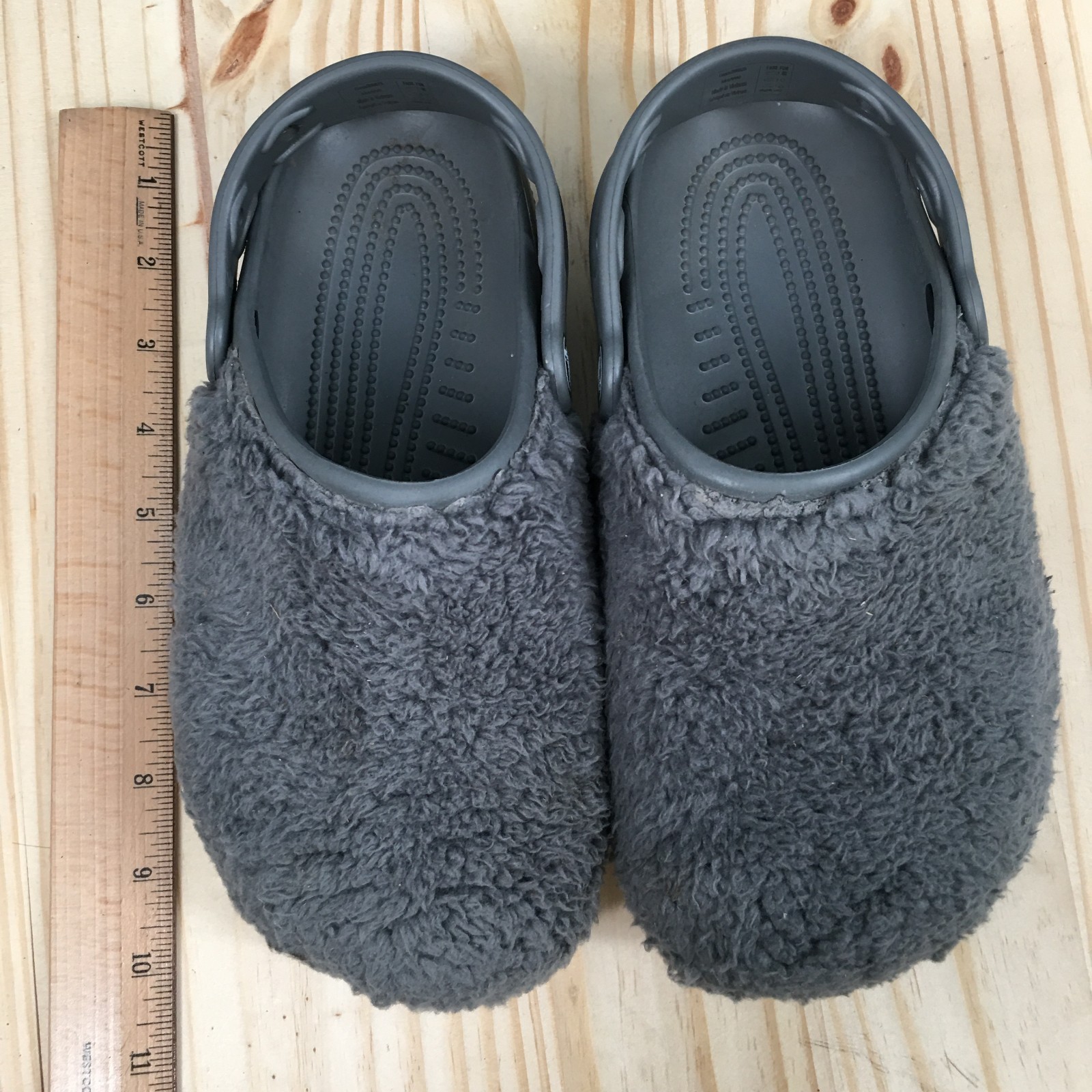Crocs Shoes Mens 4 Womens 6 Classic Fuzz Mania Clog Gray Faux Fur Comfort Logo