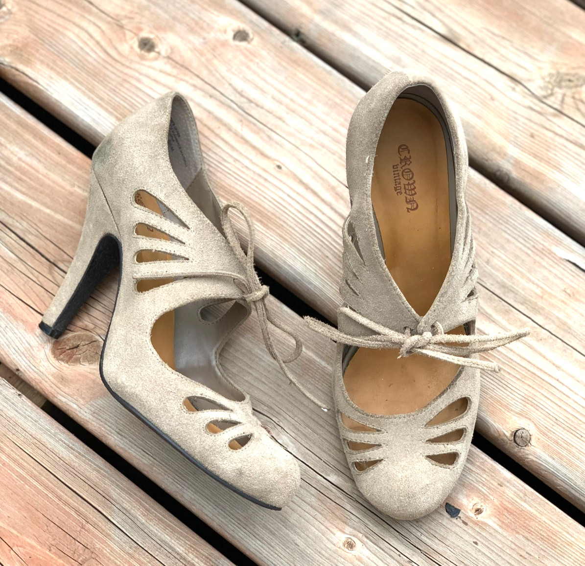 Crown Vintage Mary Jane Pumps Shoes 8.5 Tan Suede Bruges Lace Up Cut Outs Boho