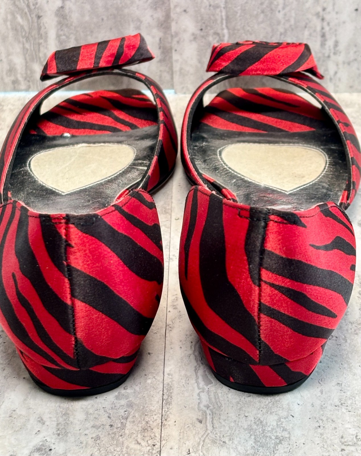 Ros Hommerson Monet Red Black Rose Accent Dressy Flats Slip Ons 9M