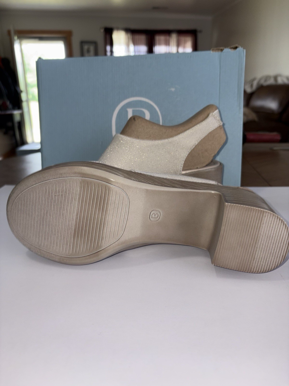 BZees Women’s Eden Slingback Strappy Sandals Beige Gold Lame Fabric Shoe NIB! 9