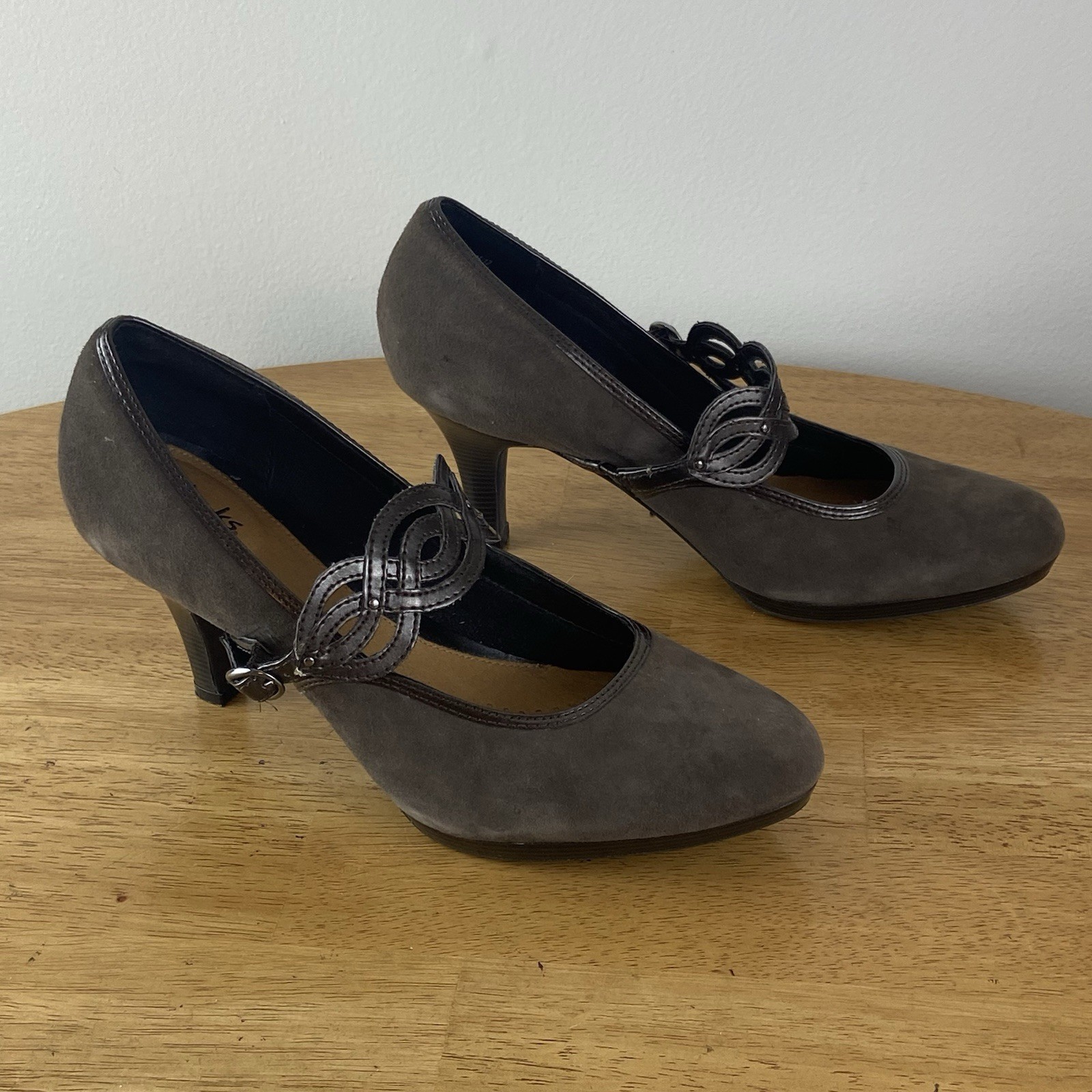 Clarks Artisan Active Air Women’s Brown Suede Leather Pumps Straps Buckle Sz 6.5